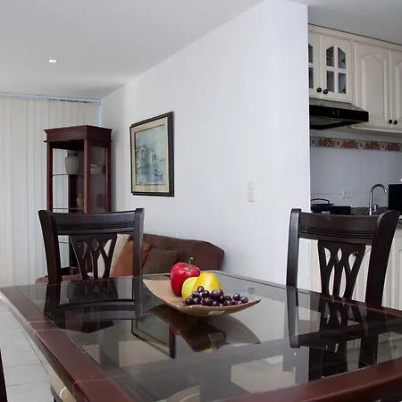Frente Al Mar, El Nuevo Conquistador Apartment