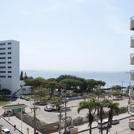 Frente Al Mar, El Nuevo Conquistador Apartamento