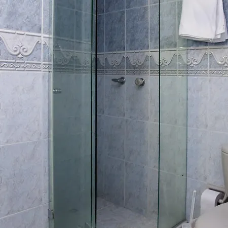 Frente Al Mar, El Nuevo Conquistador Apartamento